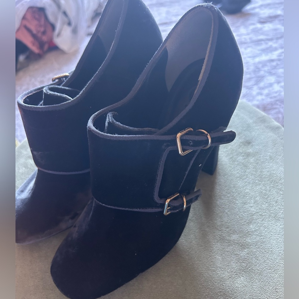 Tory Burch Carley Velvet Heeled
Buckle Booties size 8.5 - Pre-loved Condition